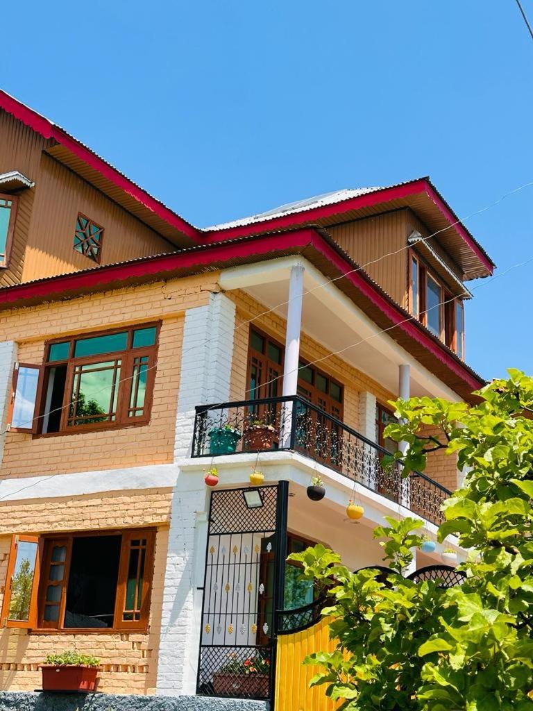 Sheen Homestay Gulmarg Kültér fotó