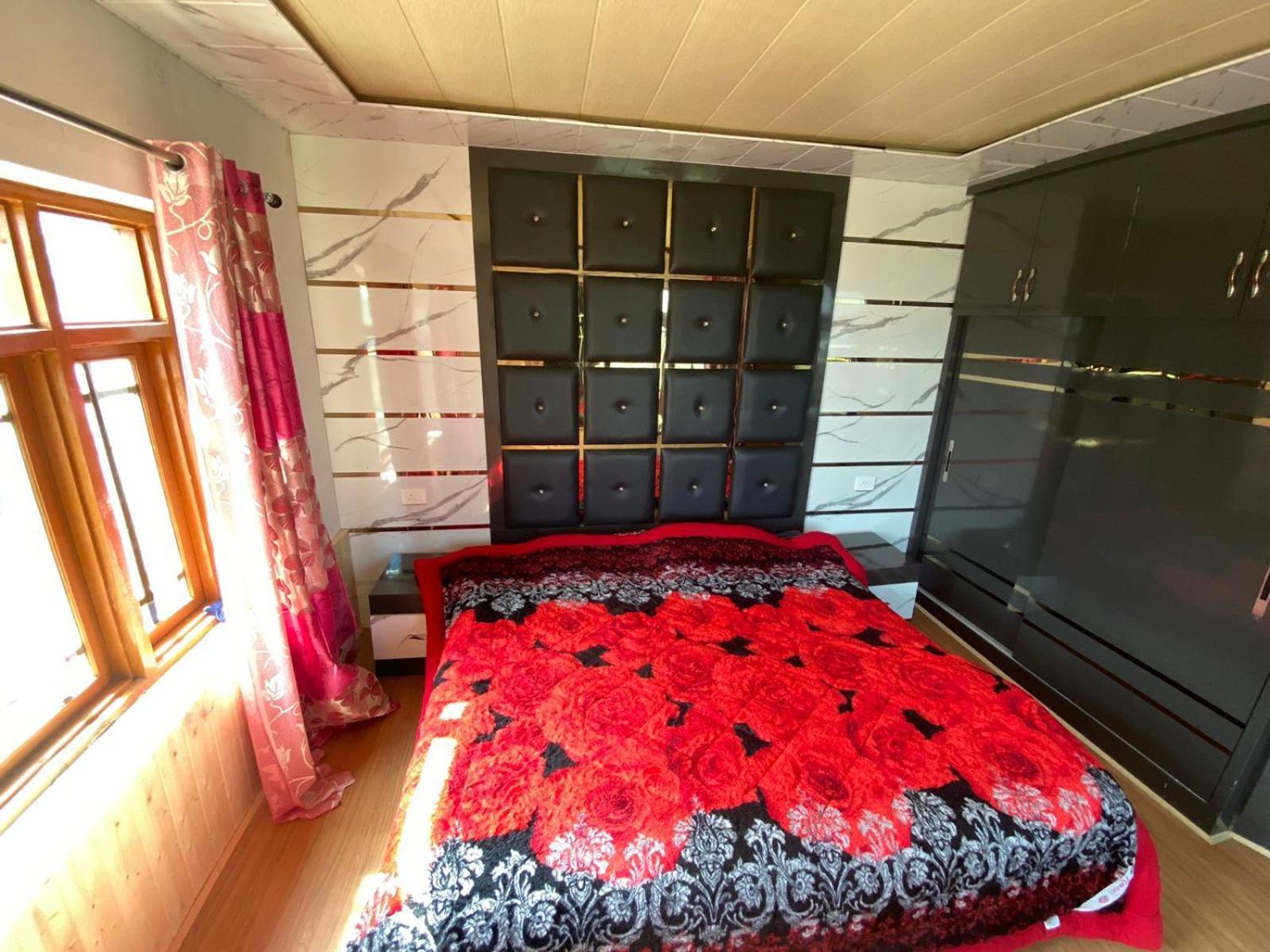 Sheen Homestay Gulmarg Kültér fotó